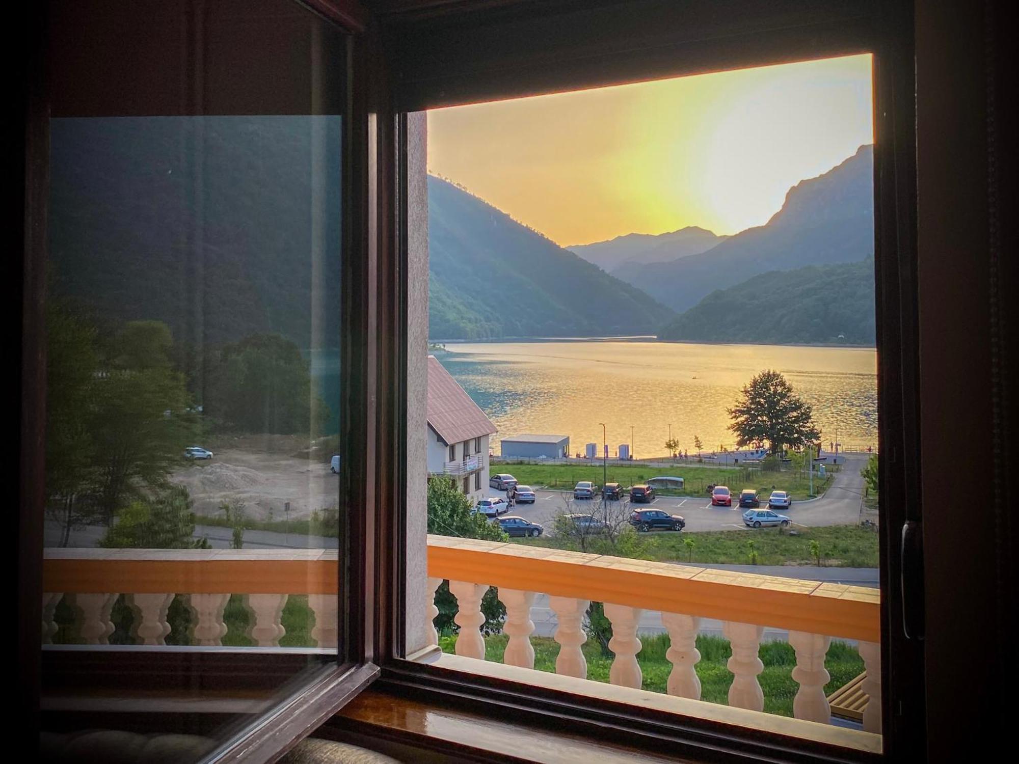 Apartment Lakeview Pluzine Bagian luar foto