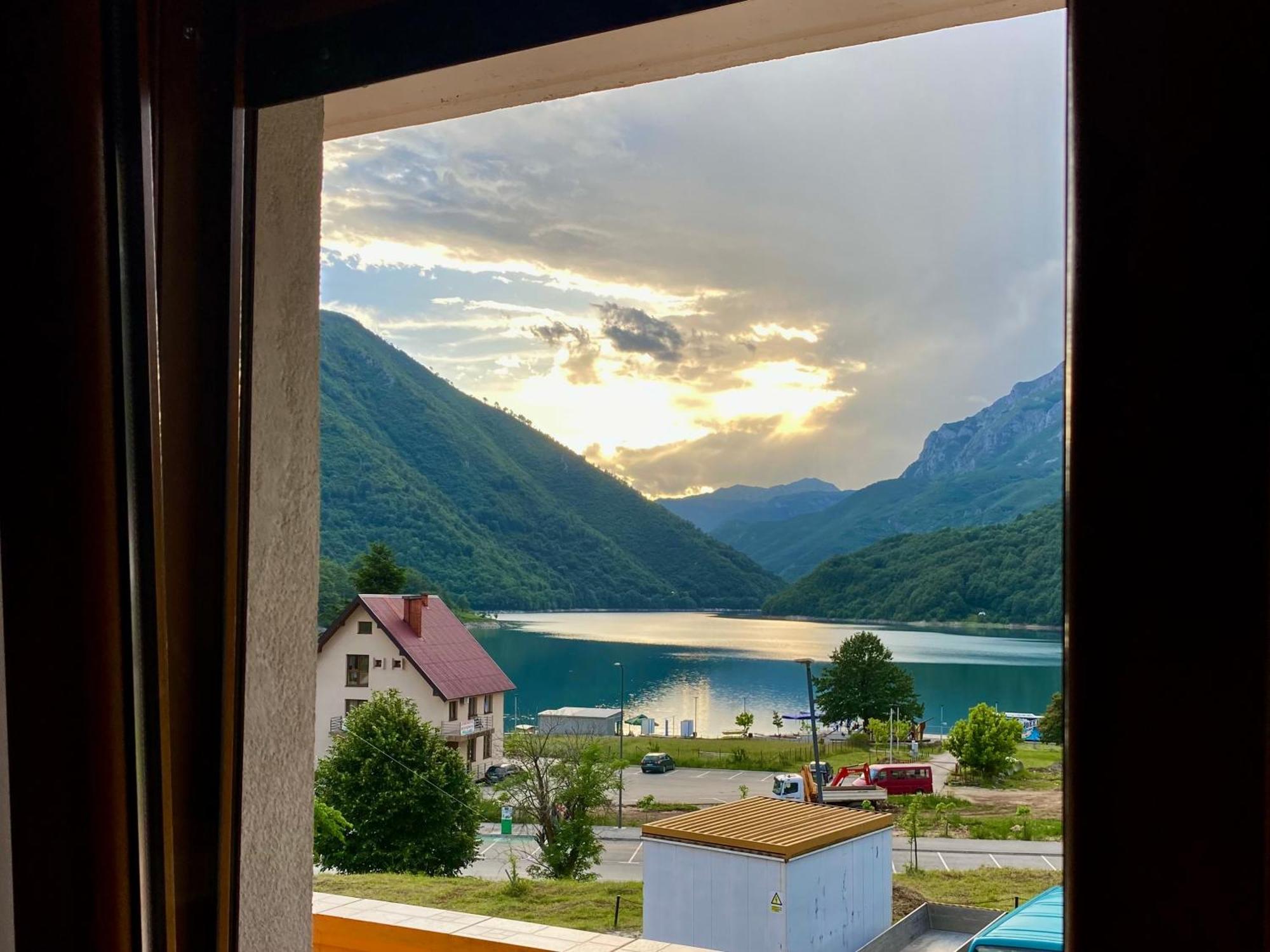 Apartment Lakeview Pluzine Bagian luar foto